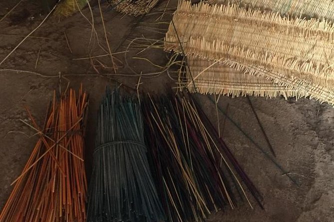 Visit the Oasis & Tea at the basket maker. - What the transport and group size mean