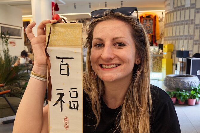 Xi'an Calligraphy & Tea Ceremony - Dive into Ink & Brush Artistry - Making your own folding fan