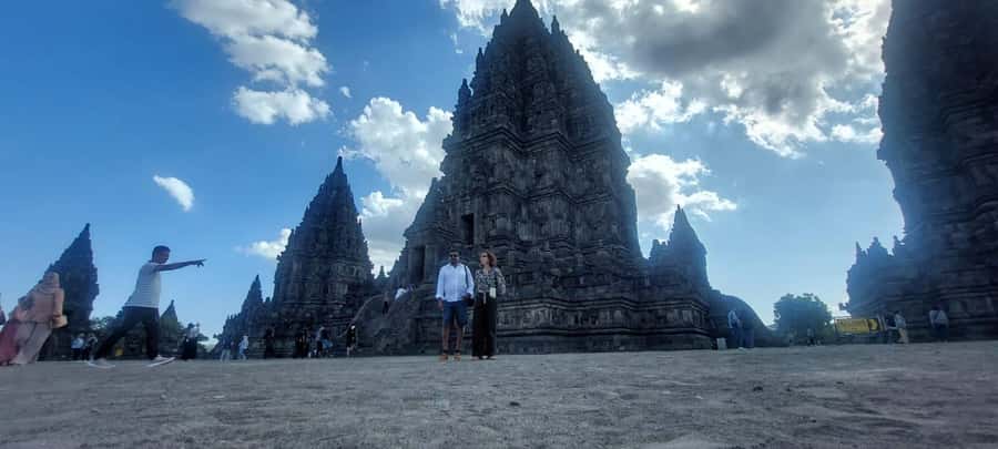Yogyakarta: Prambanan Tour, Sukuh Temple & Tea Plantation - A tea plantation and tasting change the rhythm